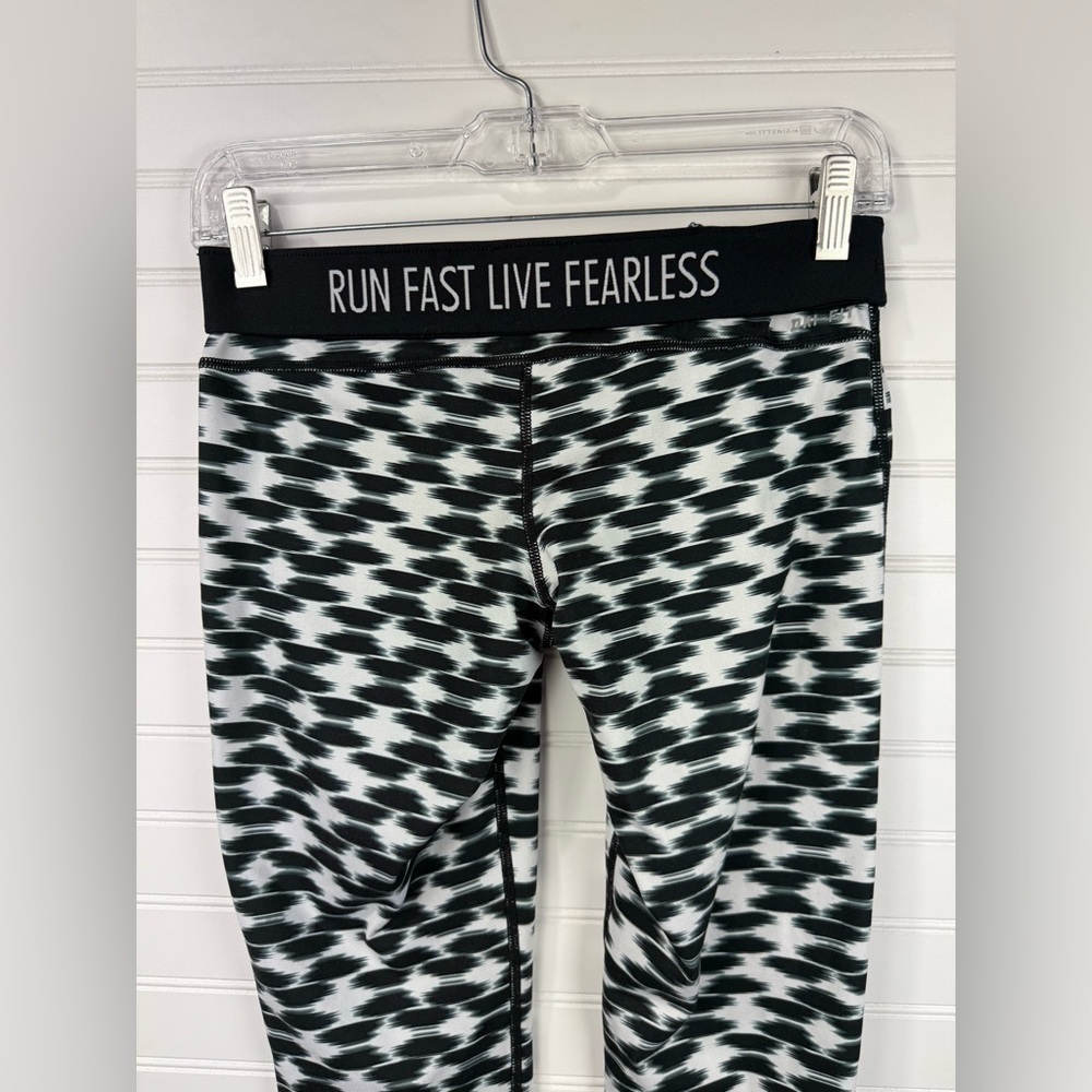 Nike women’s relay Dri-Fit black & white pattern athletic legging. Size small - Picture 2 of 10